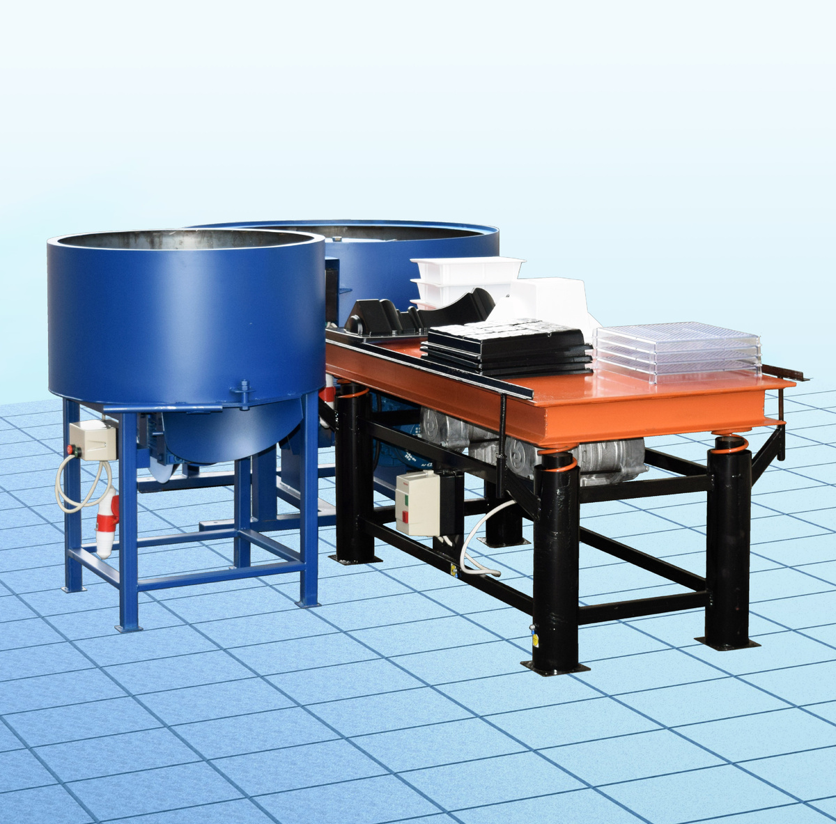 Стандартный комплект оборудования Систром - бетоносмеситель, вибростол и комплект форм.