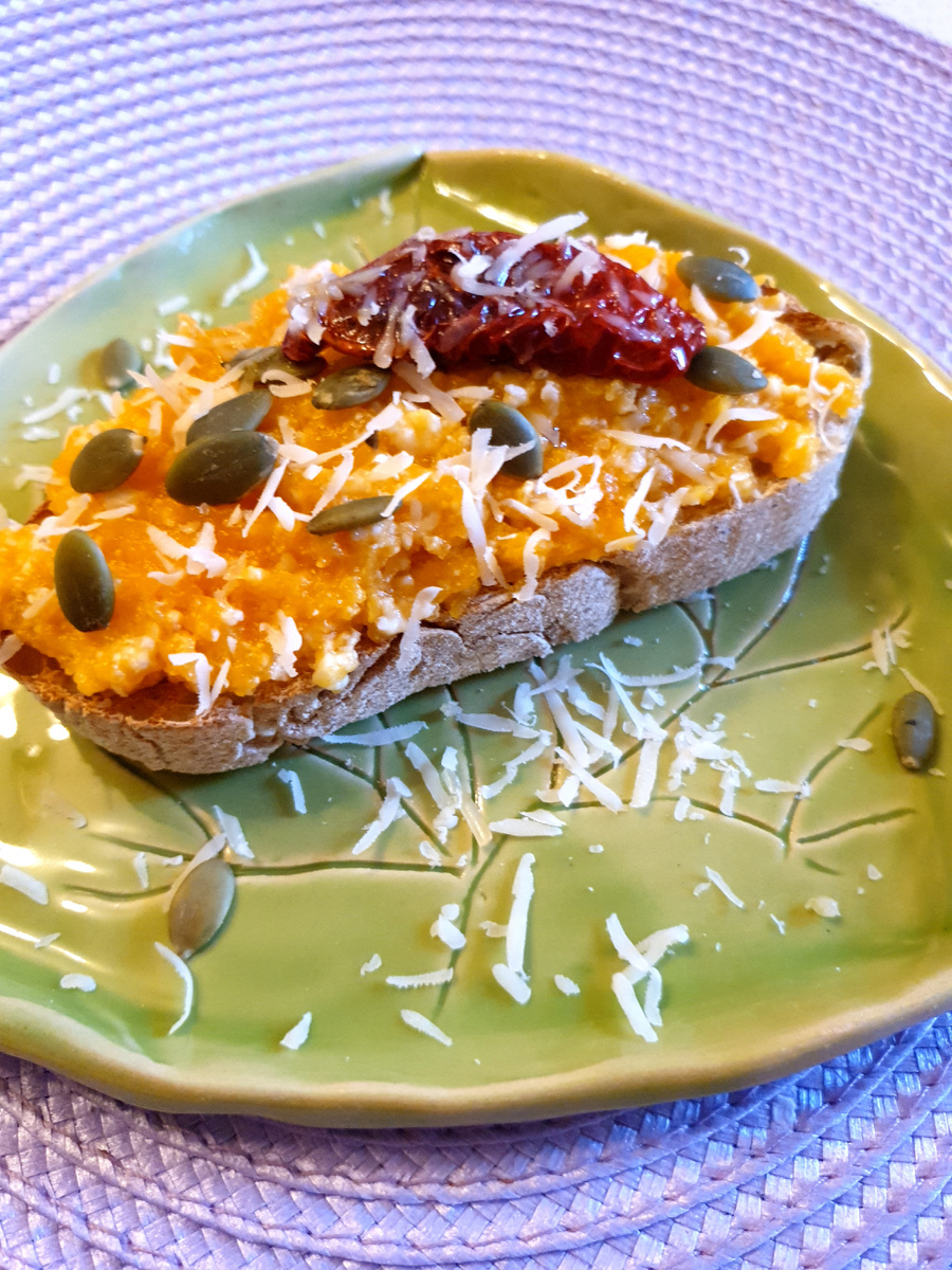 Сегодня захотелось предложить вам еще один простой рецептик с тыквой🎃