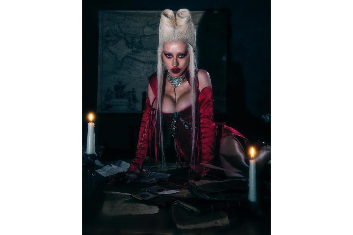 xtina / Instagram (входит в корпорацию Meta, признана экстремистской и запрещена в России)📷Кристина Агилера в образе Дракулы