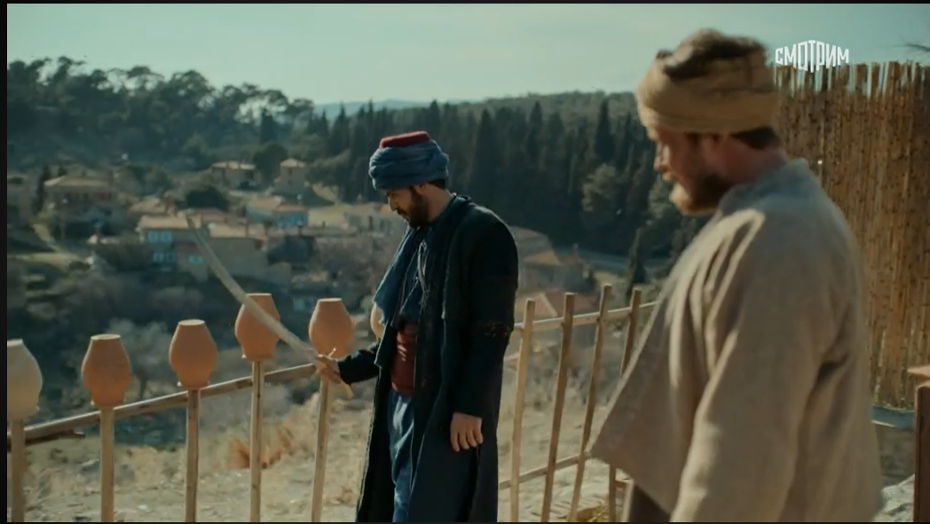 Ахмет (Толга Менди) считает по горшкам, сколько дней осталось Андрею Свечкину (Сергей Шаталов) до выкупа (8). Кадр из 11 серии. Настоящему внебрачному сыну вел. князя Николая Николаевича Романова было в 1878г. 5 лет.