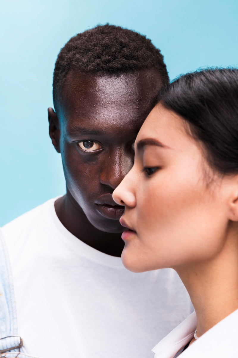 Большой брат следит за тобой, чтобы ты следила за языком!