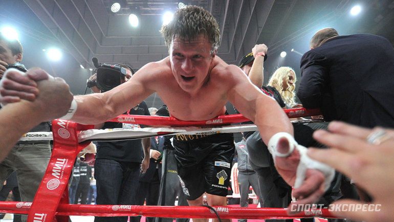    Боксер Александр Поветкин празднует победу над Карлосом Такамой 24 октября 2014 года.Татьяна Дорогутина архив «СЭ»