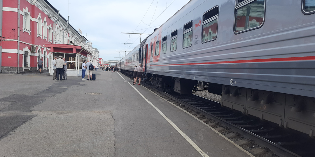 В каком вагоне поезда лучше ехать: где безопаснее и комфортнее
