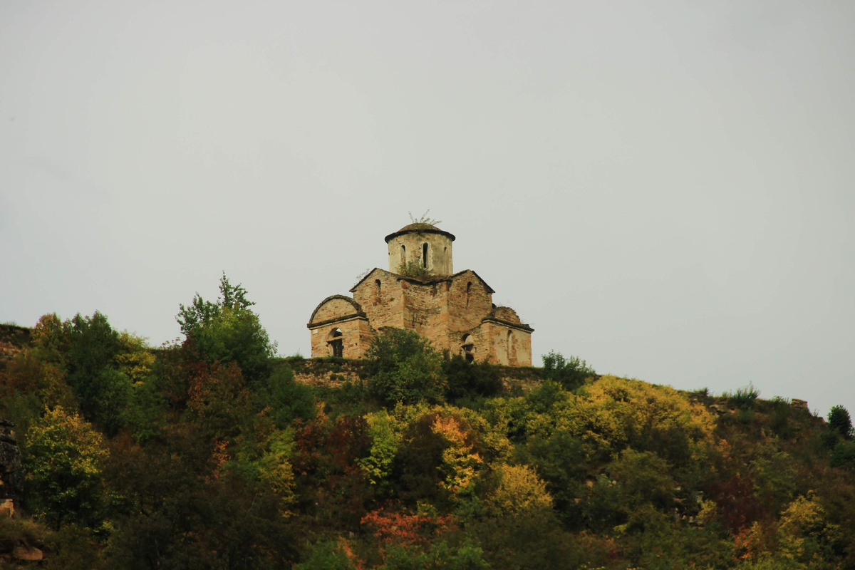 До него мы добирались 1,5 часа пешком