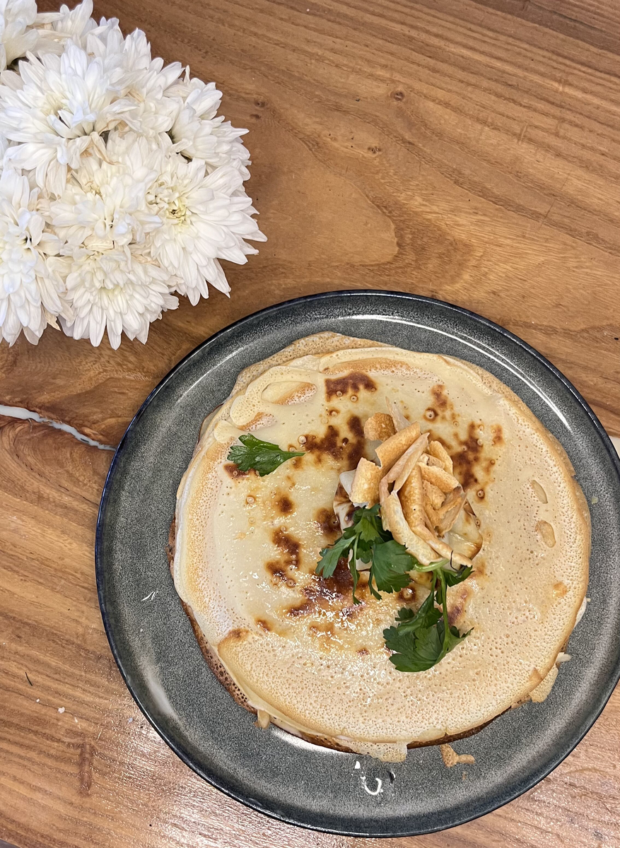 Блинные мешочки с сыром и индейкой 