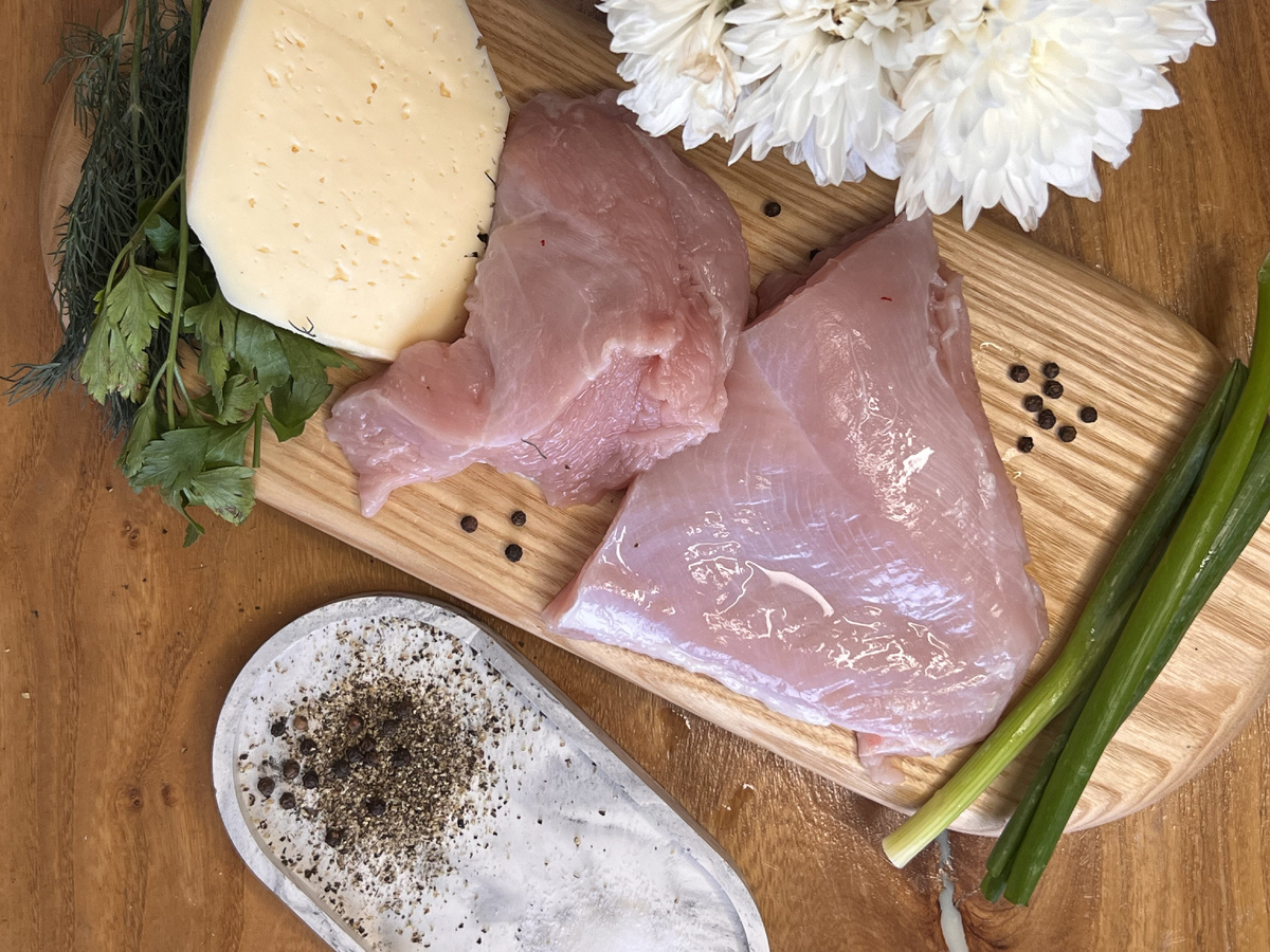 Индейка, сыр, зелень, перец, соль, (процесс приготовления блинчиков: -->) "листаем фото дальше"