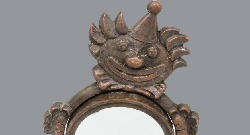    На комплексе по переработке отходов в Подмосковье нашли старинное зеркало