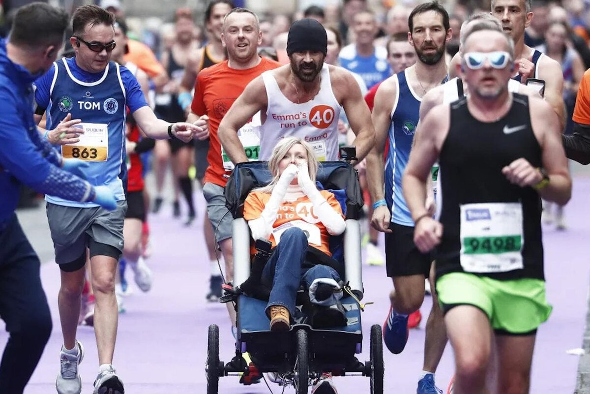    Колин Фаррелл и Эмма Фогарти финишировали в 42-километровом марафоне вместе. AFP