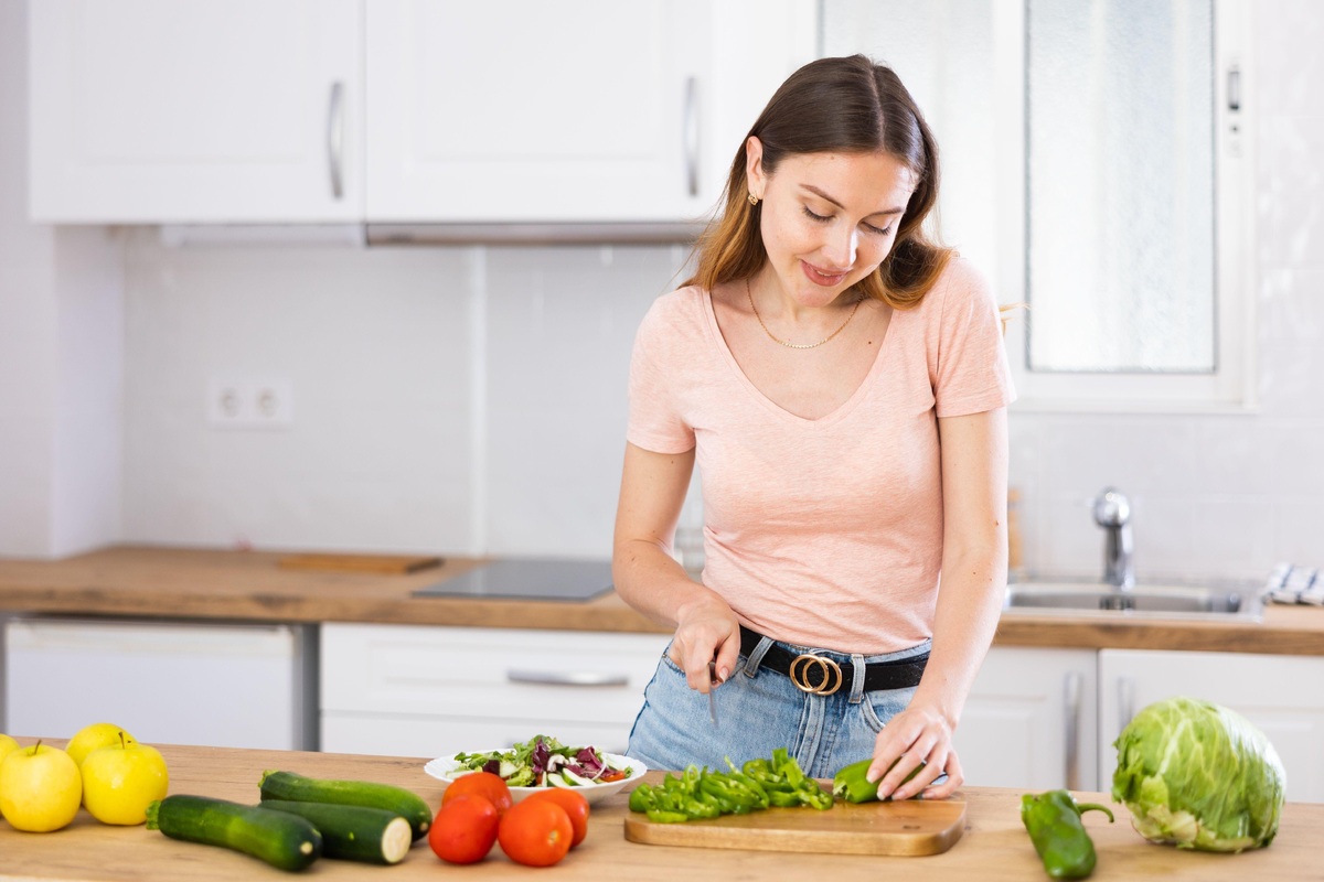     ​​​​​​​4 отличных салата на скорую руку — из тунца, картофельный, "Ташкент" и "Тбилиси"
