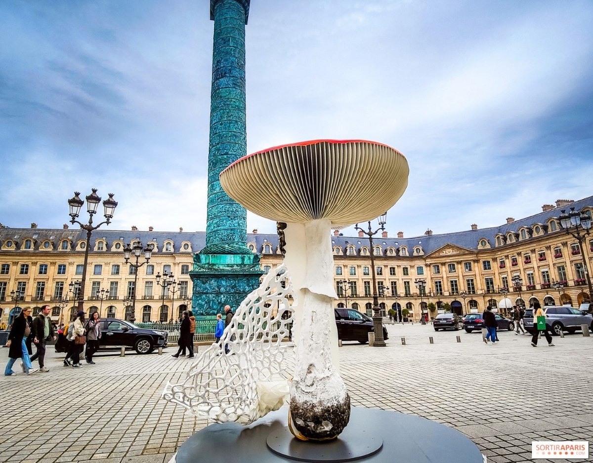 Скульптуры на Вандомской площади в рамках ярмарки Art Basel Paris - c 11 октября по 24 ноября