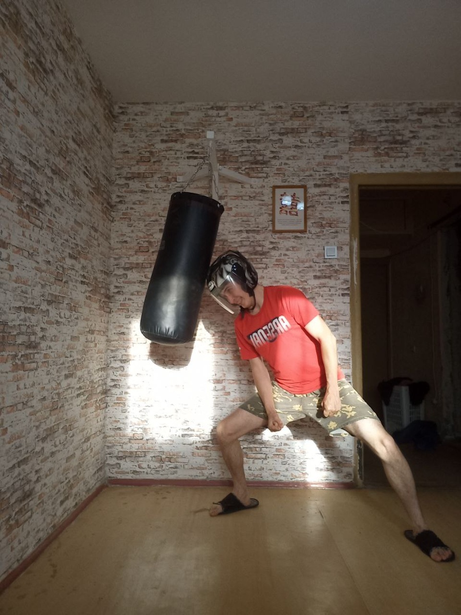 Продам шлем. Удар держит нормально.)