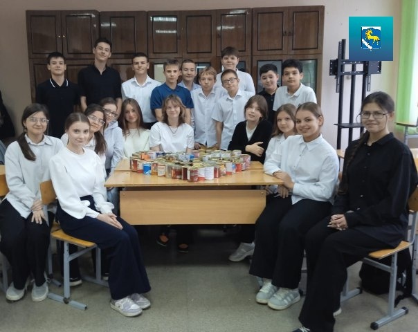    Школьники Кувандыка с гуманитарной помощью для бойцов СВО отправили частичку своего тепла Марина Шарт