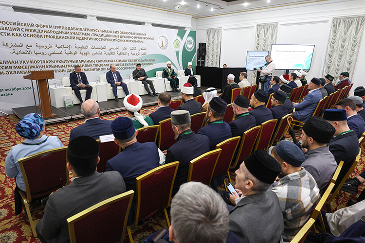    Сегодня в кулуарах XIII Всероссийского форума преподавателей мусульманских образовательных организаций религиозные деятели в обсуждении затрагивали болезненный для российской уммы вопрос.   
Фото: Андрей Титов