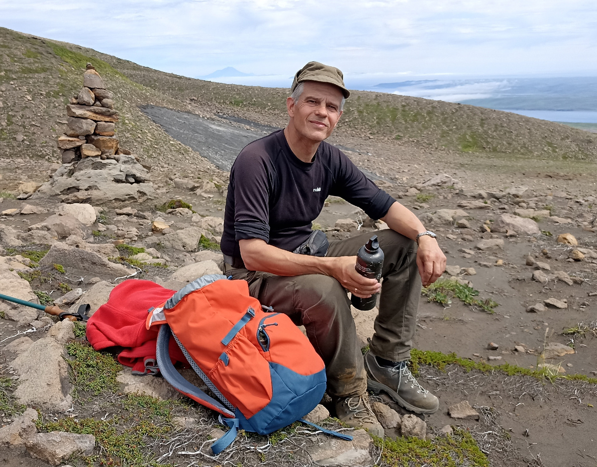 В футболке с рукавами от фирмы Rukka