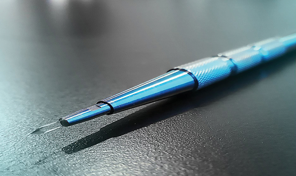 Инструмент с сапфировым лезвием