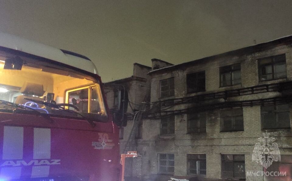    Пожар на пр. Калинина. Источник: t.me/mchs_altkray