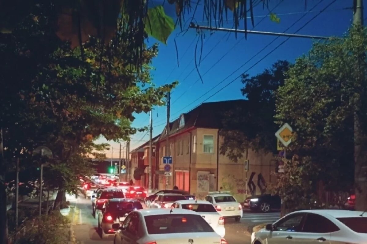    В последний вечер октября улицы Краснодара «сковали» 9-балльные пробки