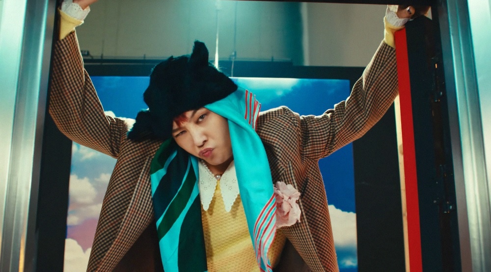     G-Dragon / Кадр из клипа «Power»