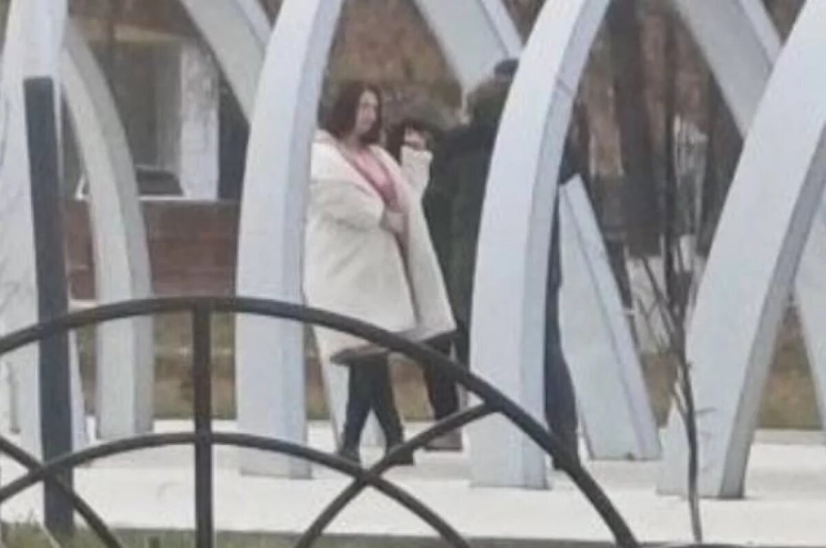    Горожане недовольны откровенной фотосъемкой экс-педагога в центре города