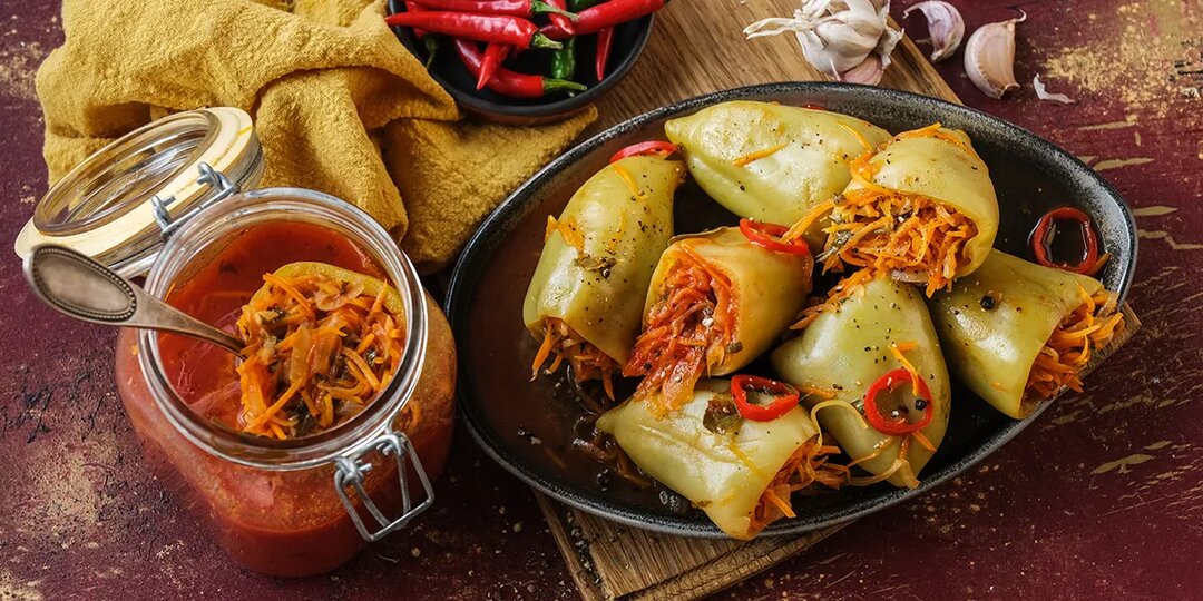 Фаршированный перец в томатном соке на зиму, пошаговый рецепт с фото на 1672 ккал