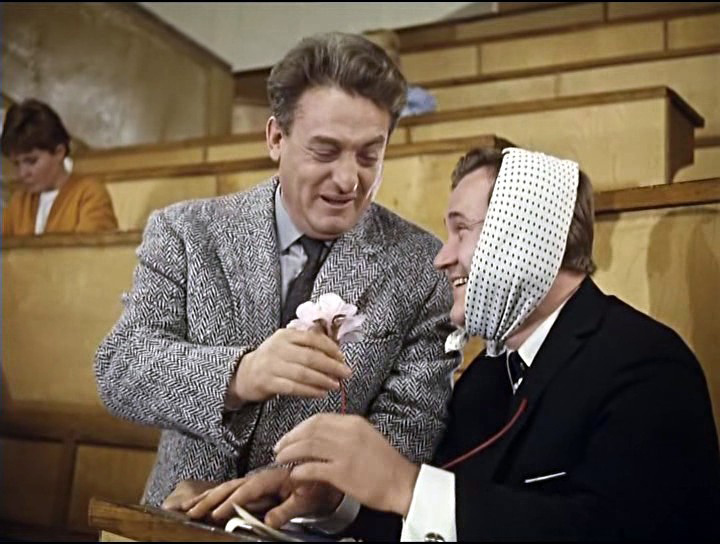 "Профессор, конечно, лопух, но аппаратура при нёммм, при нёммм! Как слышно?" Фото: m.imdb.com