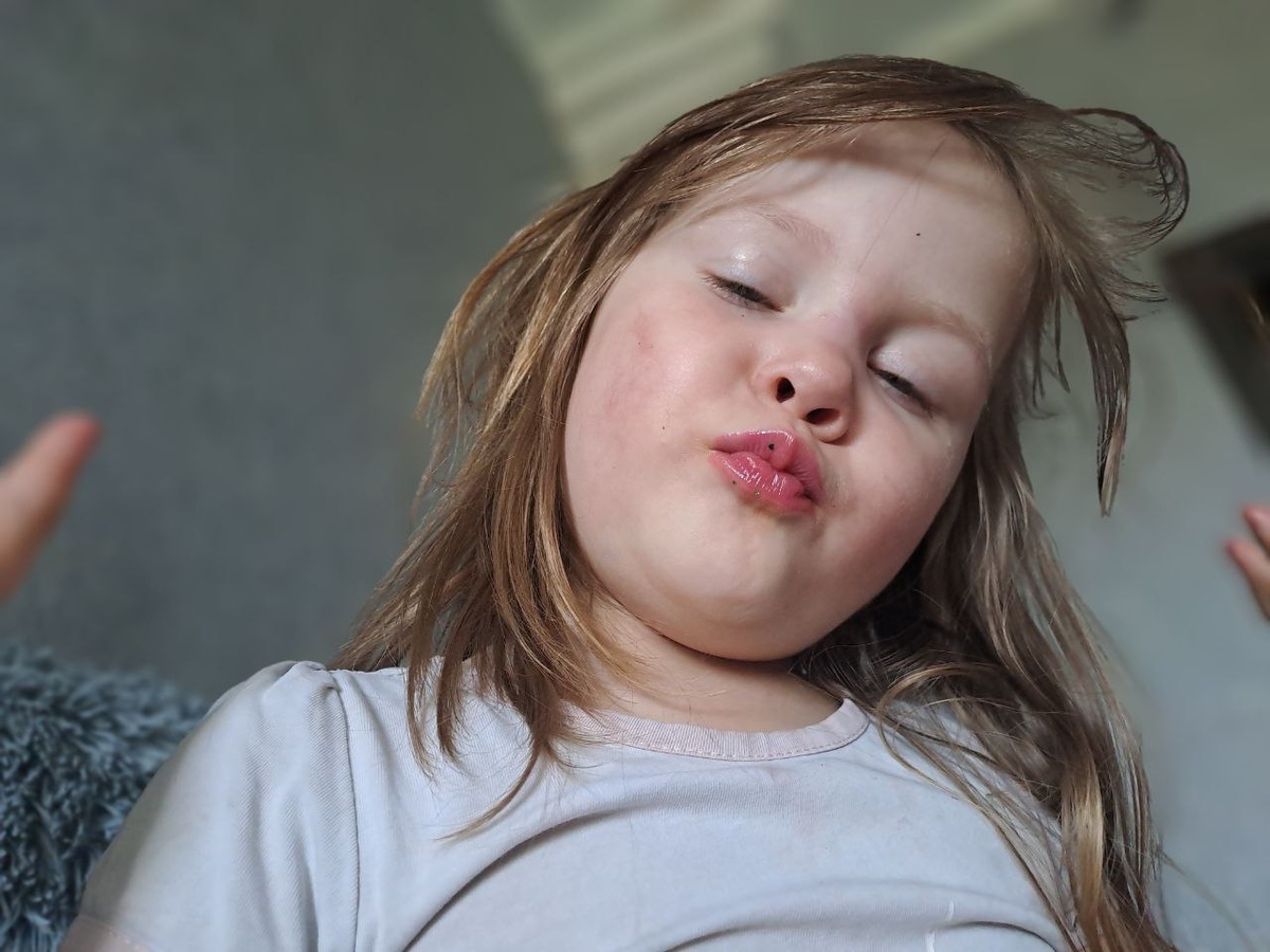 Это моя младшая дочь Глория