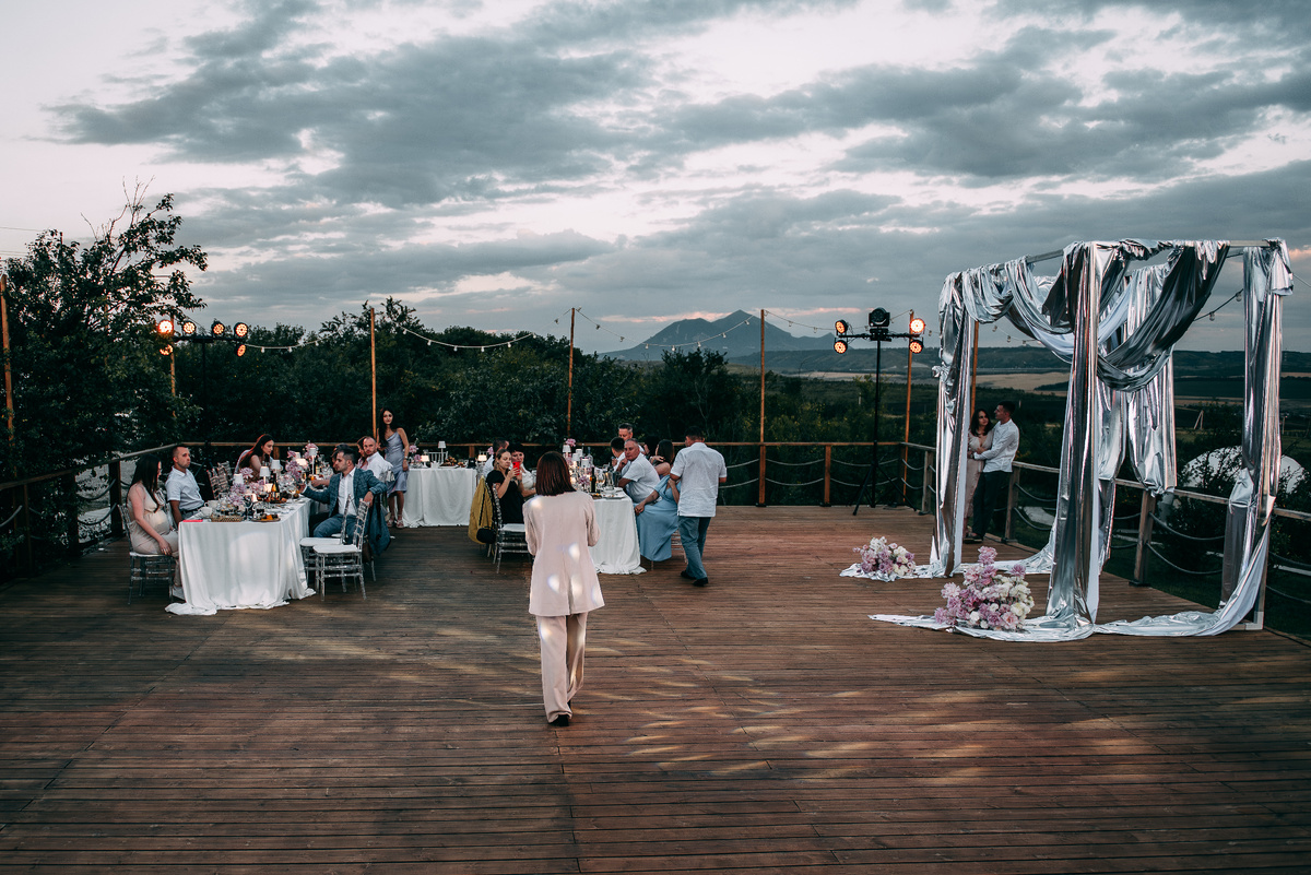 Свадьба площадка Глэмпинг "The Garden". Ведущая Виктория Шевченко.