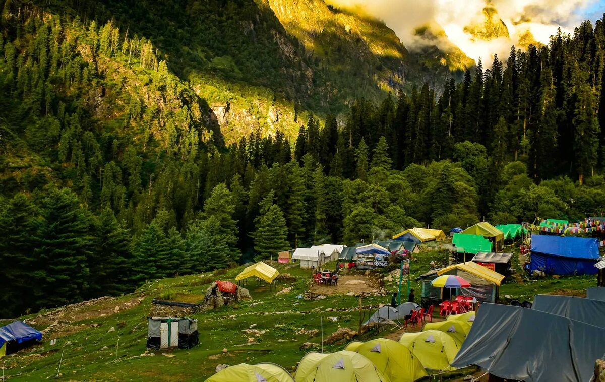 Кемпинг в Кхирганге до июля 2024 года.