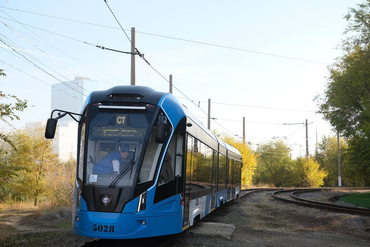 Новый вагон "Невский" на линии скоростного трамвая в Волгограде, фото vpravda.ru