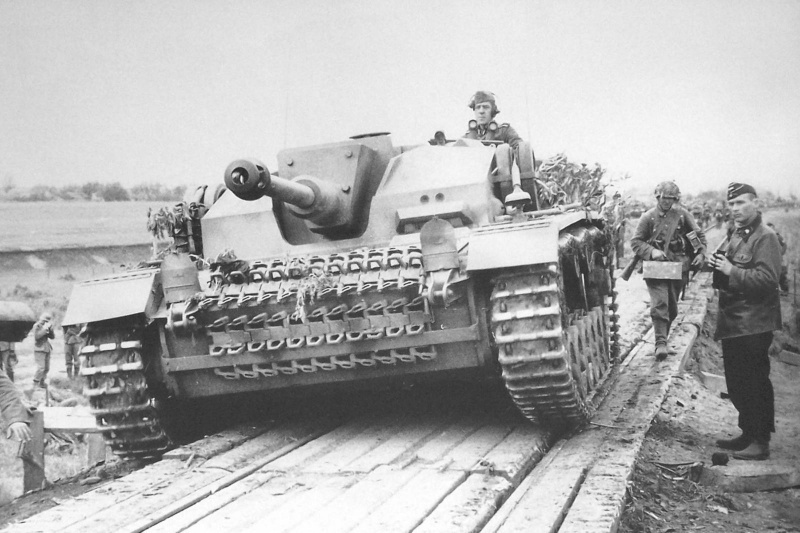 Штурмовое орудие StuG 40 Ausf.F, фото: waralbum.ru