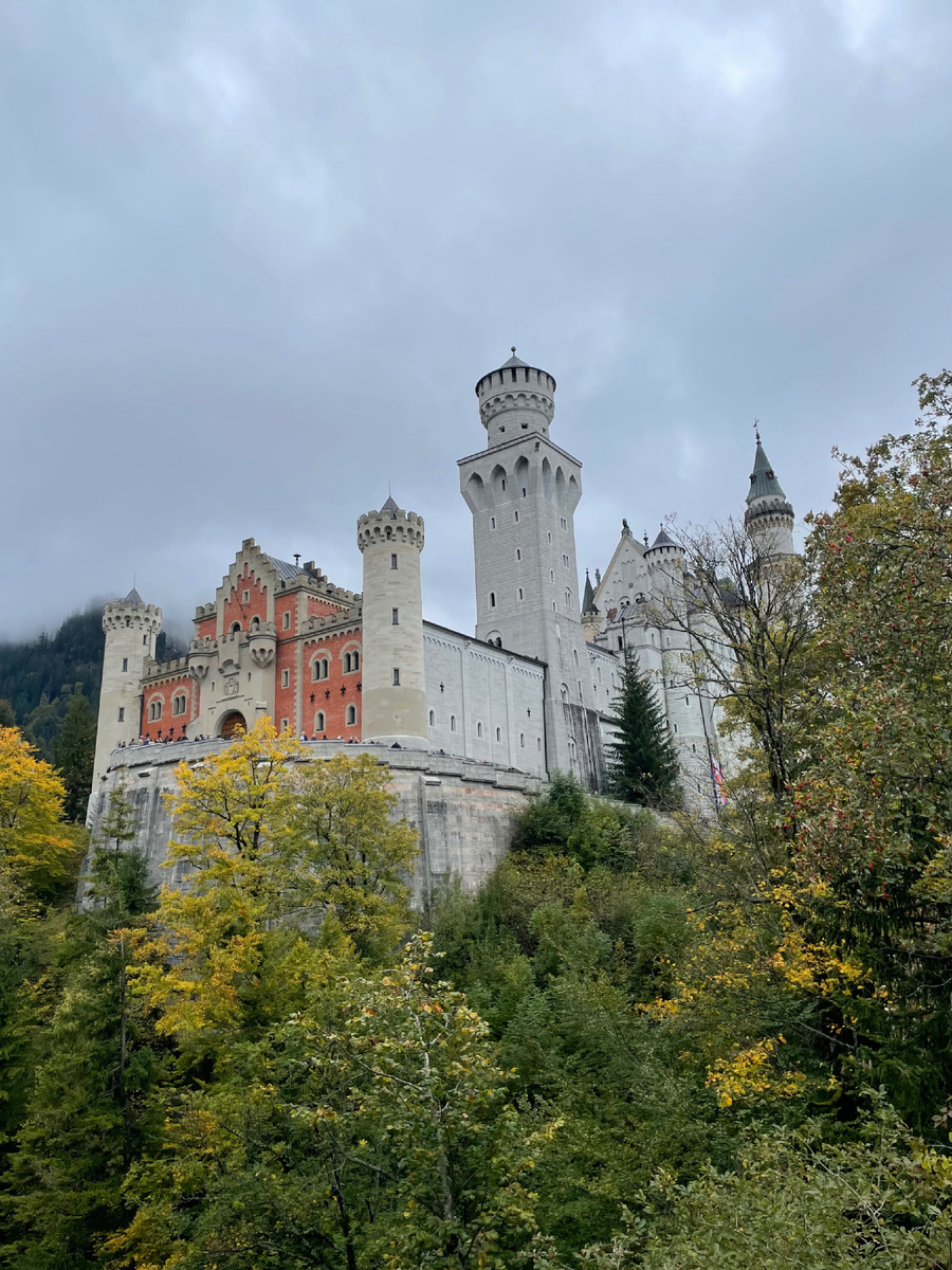 Вид на ворота и вход в замок 