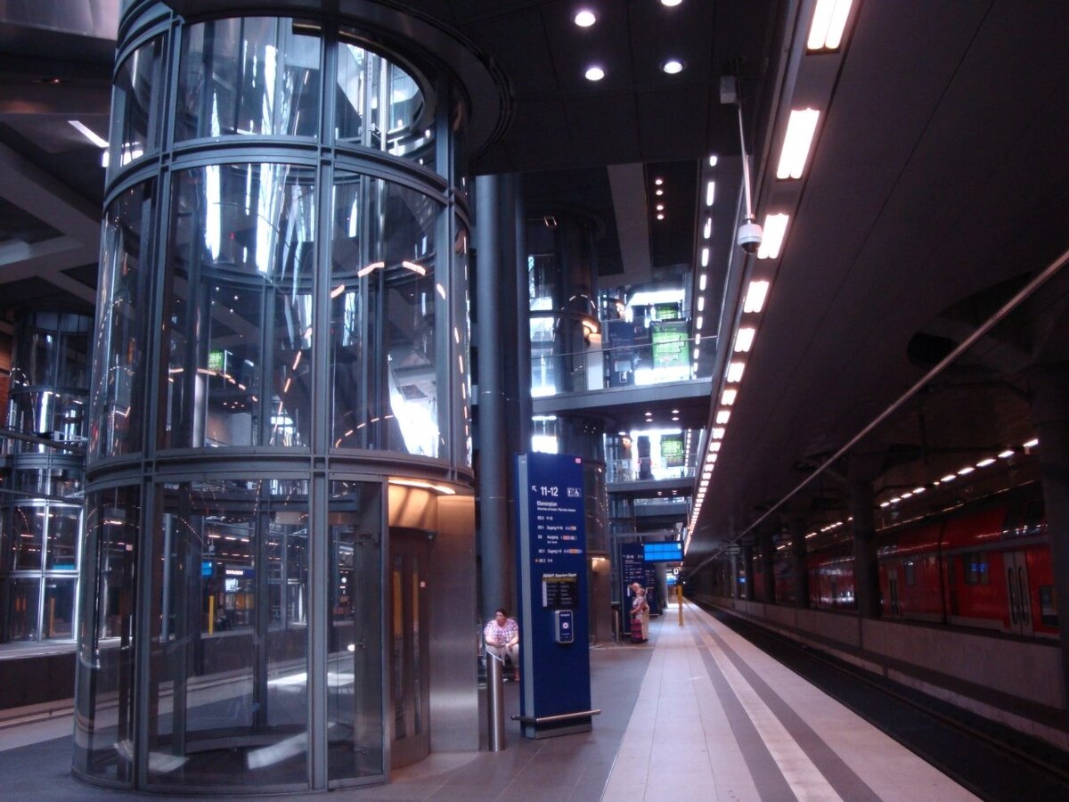 Жд платформа в Берлине