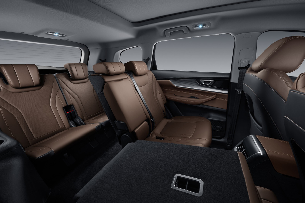 Салон Xcite X-Cross 8. Фото: Xcite