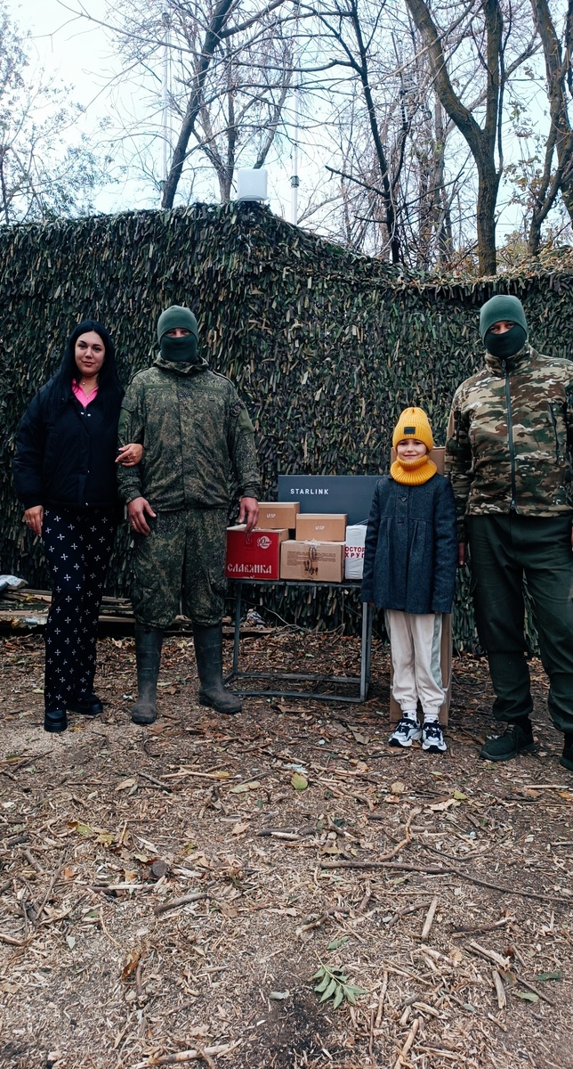 Встреча со связистами. Передали радиомосты, антенну и другое имущество, которое необходимо штурмовым группам для связи в ходе наступления. 