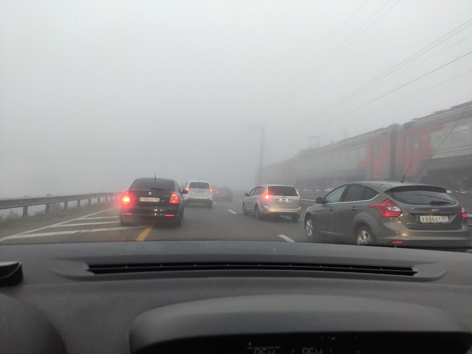 Пробка - ДТП на трассе. Будьте аккуратны на дороге, не только в туман, но в туман особенно!