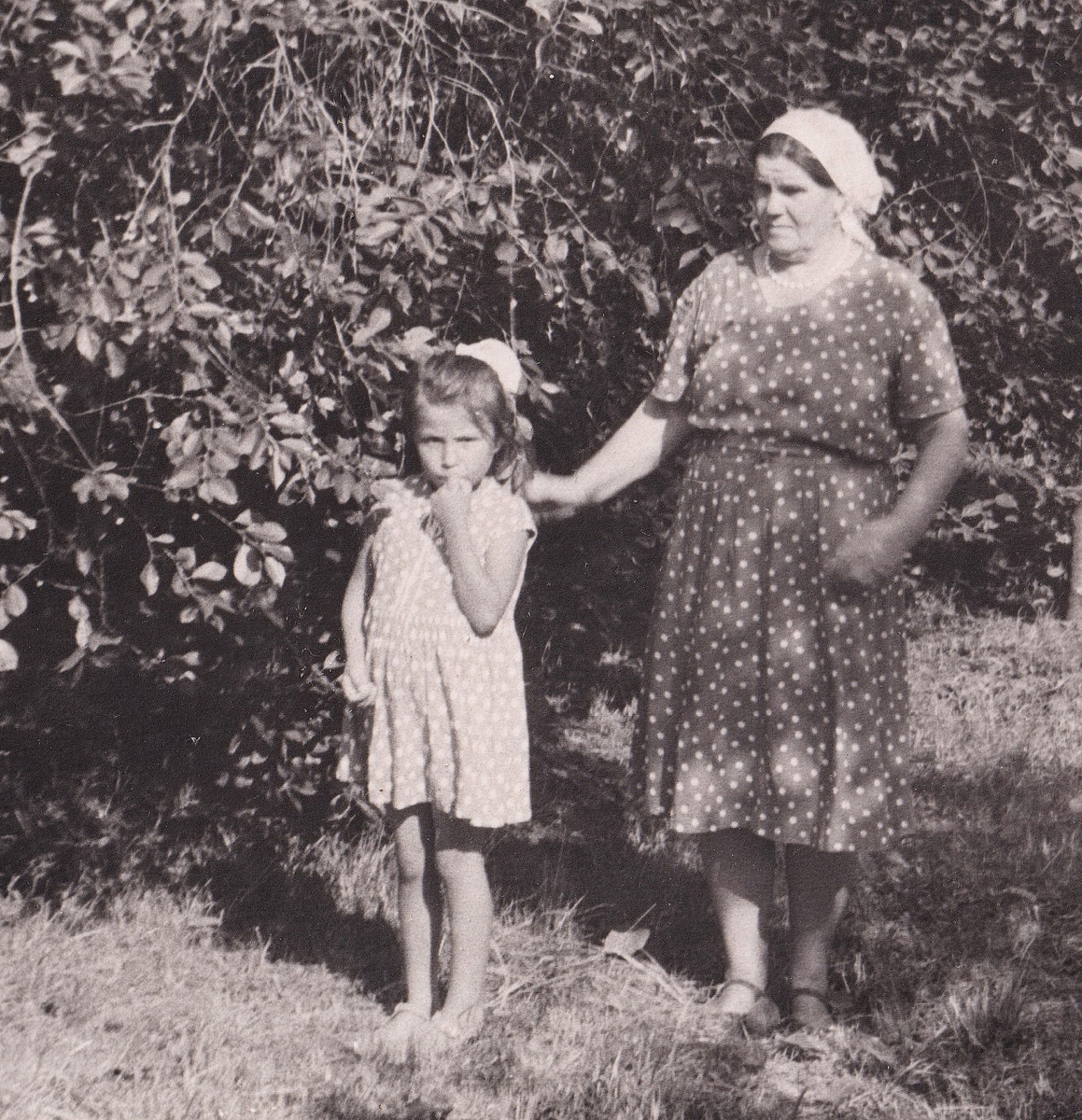 это я в 1961 году в саду  у дома нашей квартирной хозяйки тёти Фени