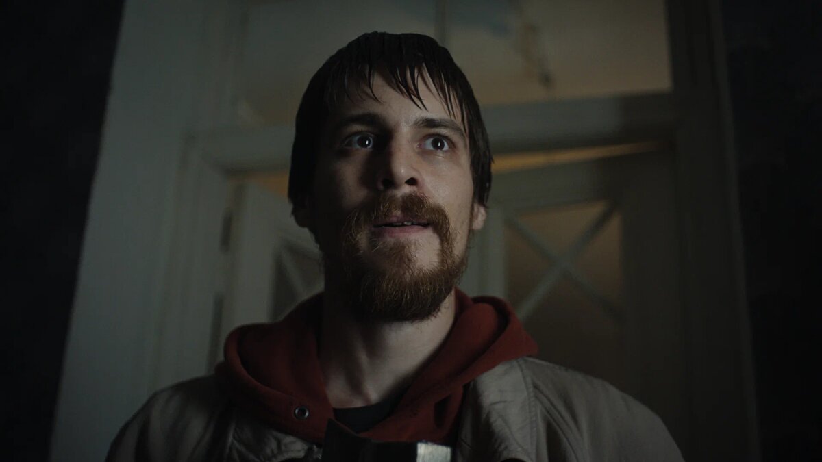 Исходник: https://www.kinopoisk.ru/film/5377359/stills/page/1/