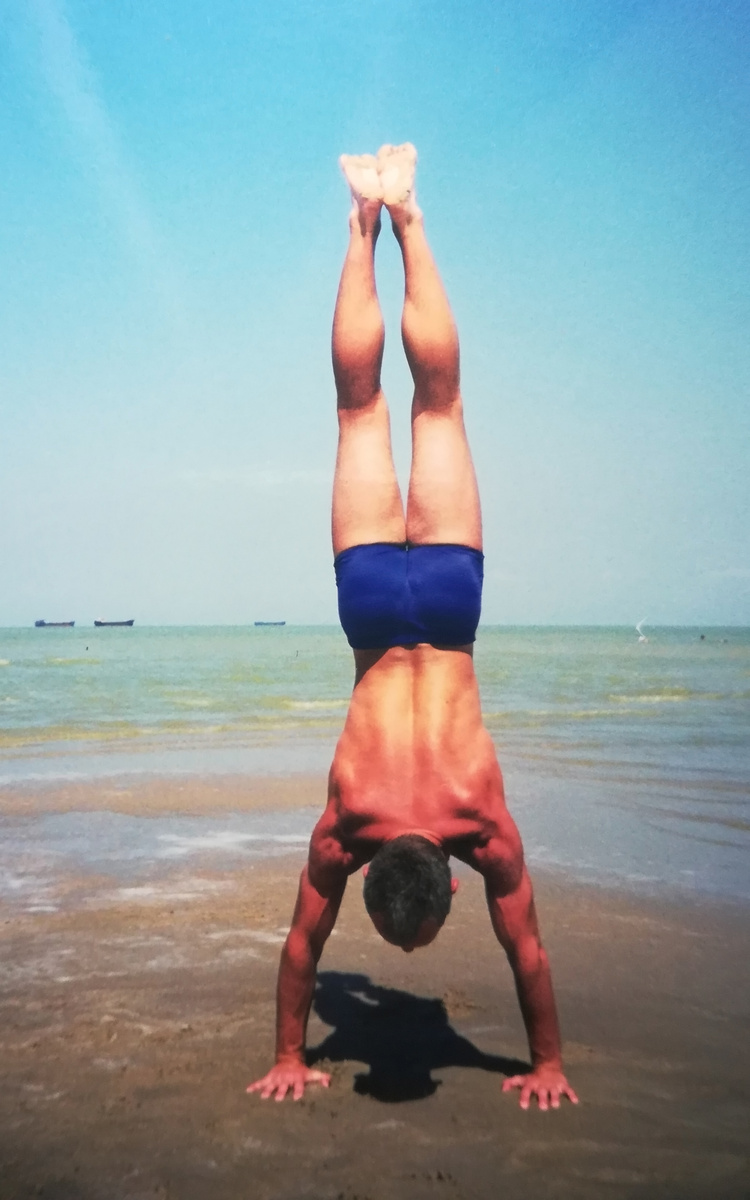 Хаста Врикшасана - выполняет Викторов Андрей