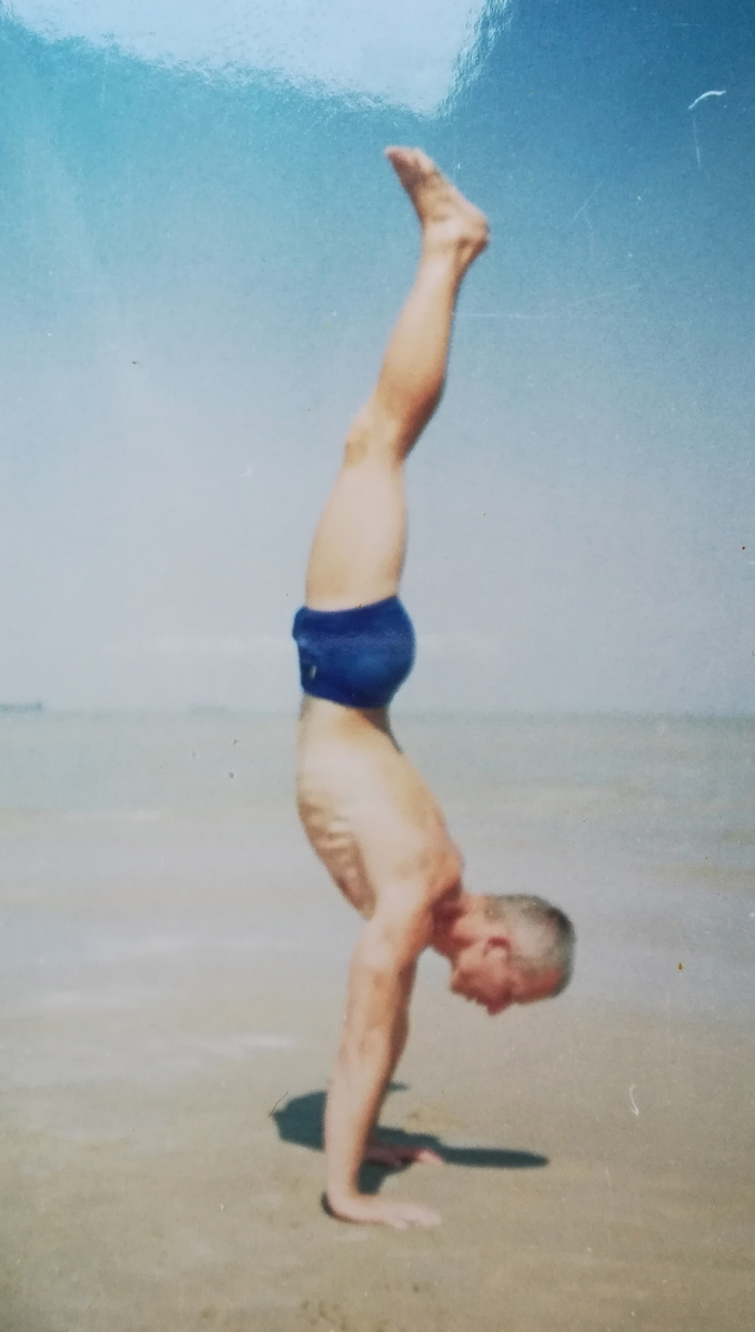 Хаста Врикшасана - выполняет Викторов Андрей