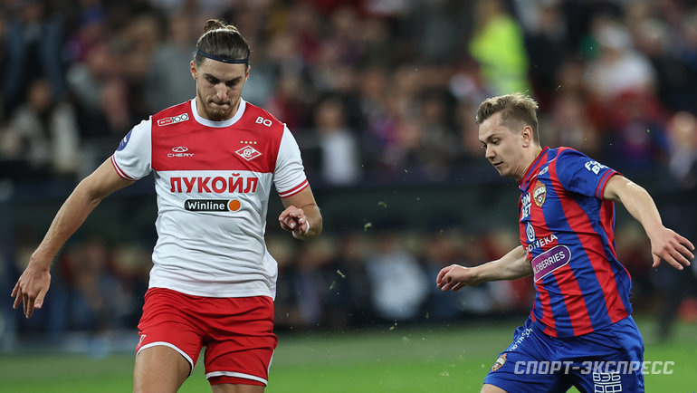    Футболисты Срджан Бабич и Иван Обляков (№10) в матче РПЛ ЦСКА — «Спартак» (0:0). 25 апреля 2024 года.Александр Федоров