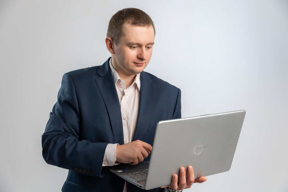 Я всегда был сторонником именно онлайн-формата занятий. Может быть, потому, что активное появление и распространение компьютеров совпало с моим взрослением.