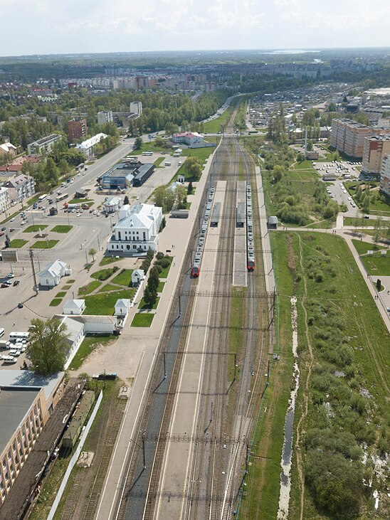 Великий Новгород.  Фото с сайта https://ru.wikipedia.org/wiki/Великий_Новгород_(станция)