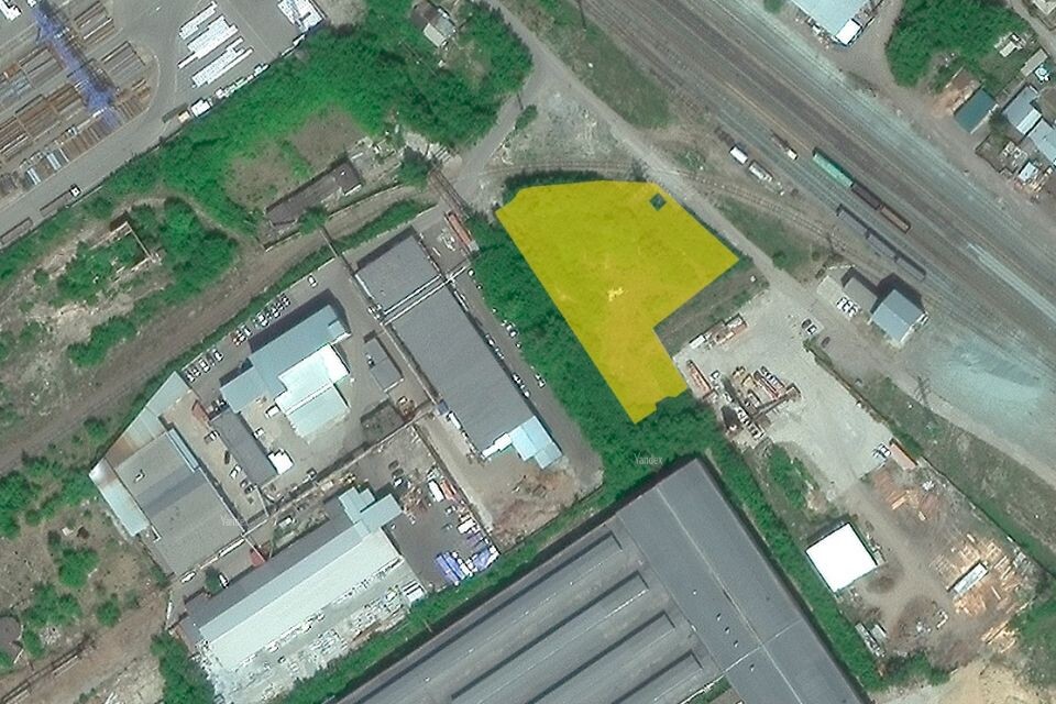    Фрагмент спутникового снимка территории (желтым цветом выделены примерные границы участка). Источник: "Яндекс. Карты"