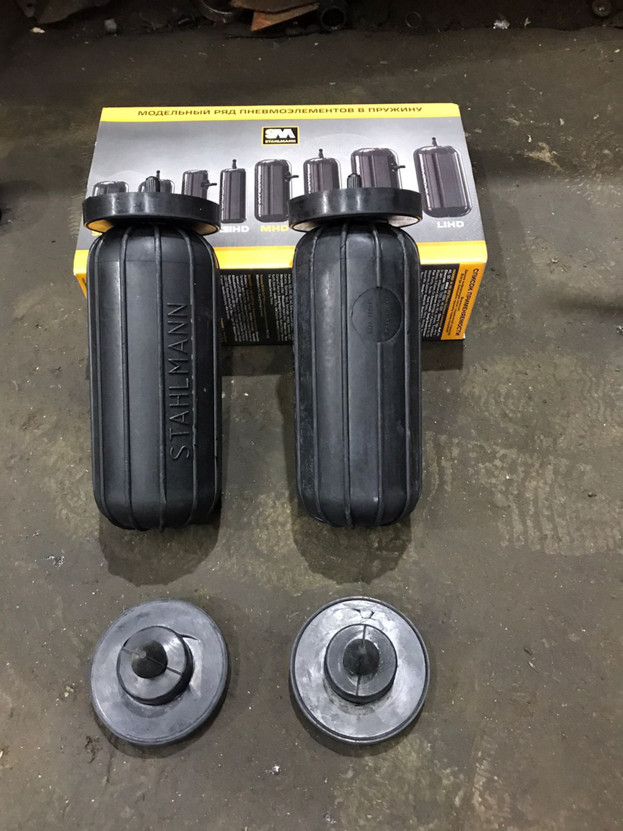 Размер баллонов на данный автомобиль 200*85, так же были приобретены и установлены дополнительные отбойники в верхнюю часть пружины