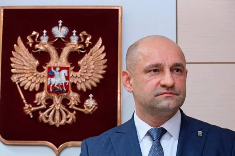    Uralfo.gov.ru / Полпред УрФО Артем Жога поздравил с праздником судебных приставов