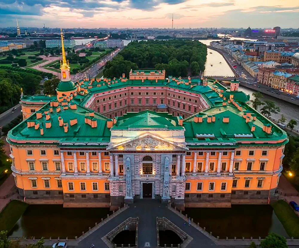 Инженерный замок. Фото с сайта https://promexpo.expoforum.ru/ru/dostoprimechatelnosti/mihajlovskij-zamok/. Взято с Яндекс.Картинки