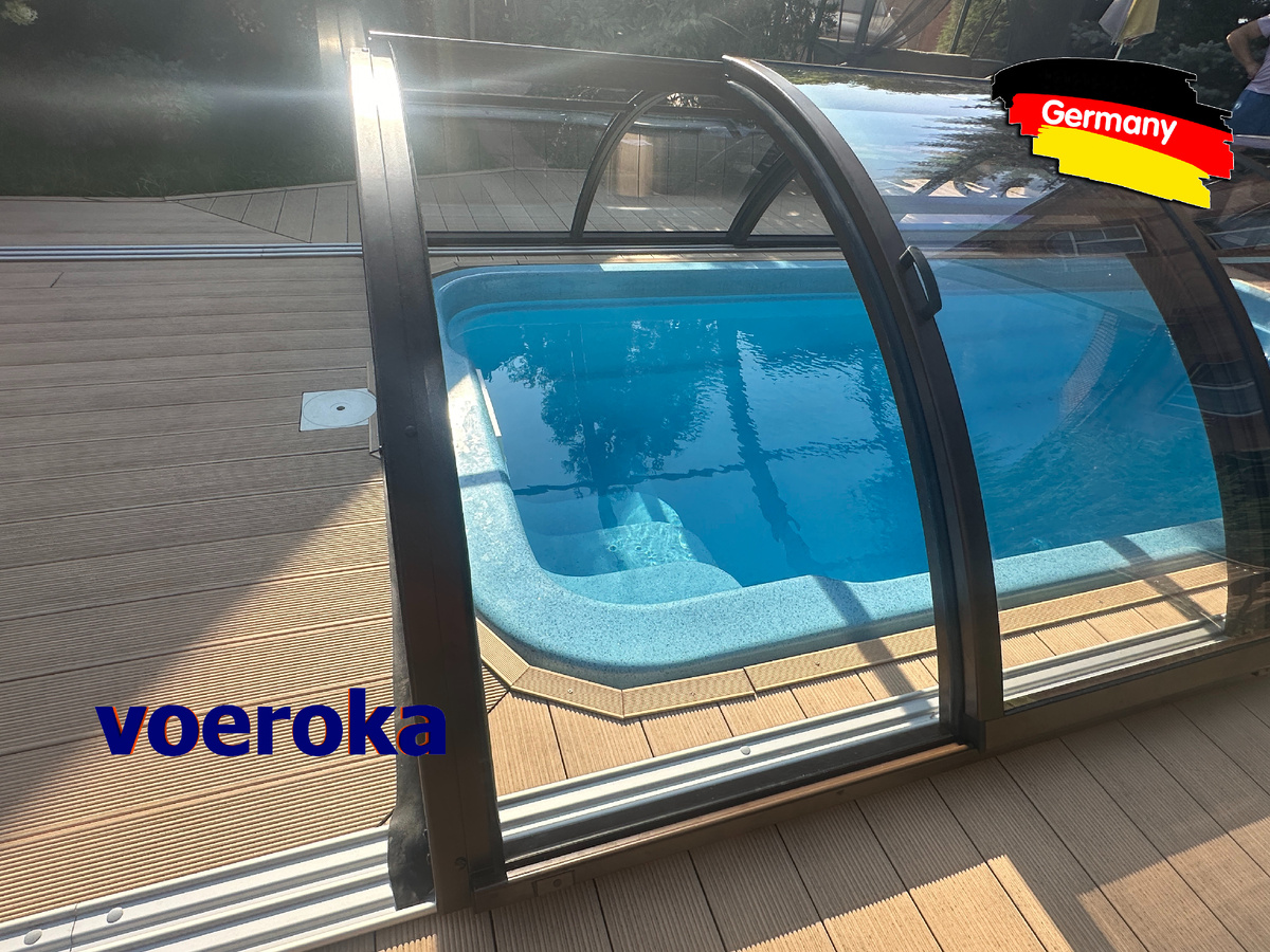 Боковой вход в павильоне для бассейна