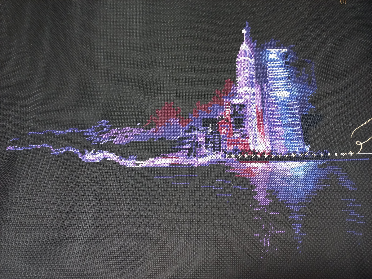 Фрагмент вышивки по набору от фирмы Сделай своими руками Н-16 "Ночной город"
