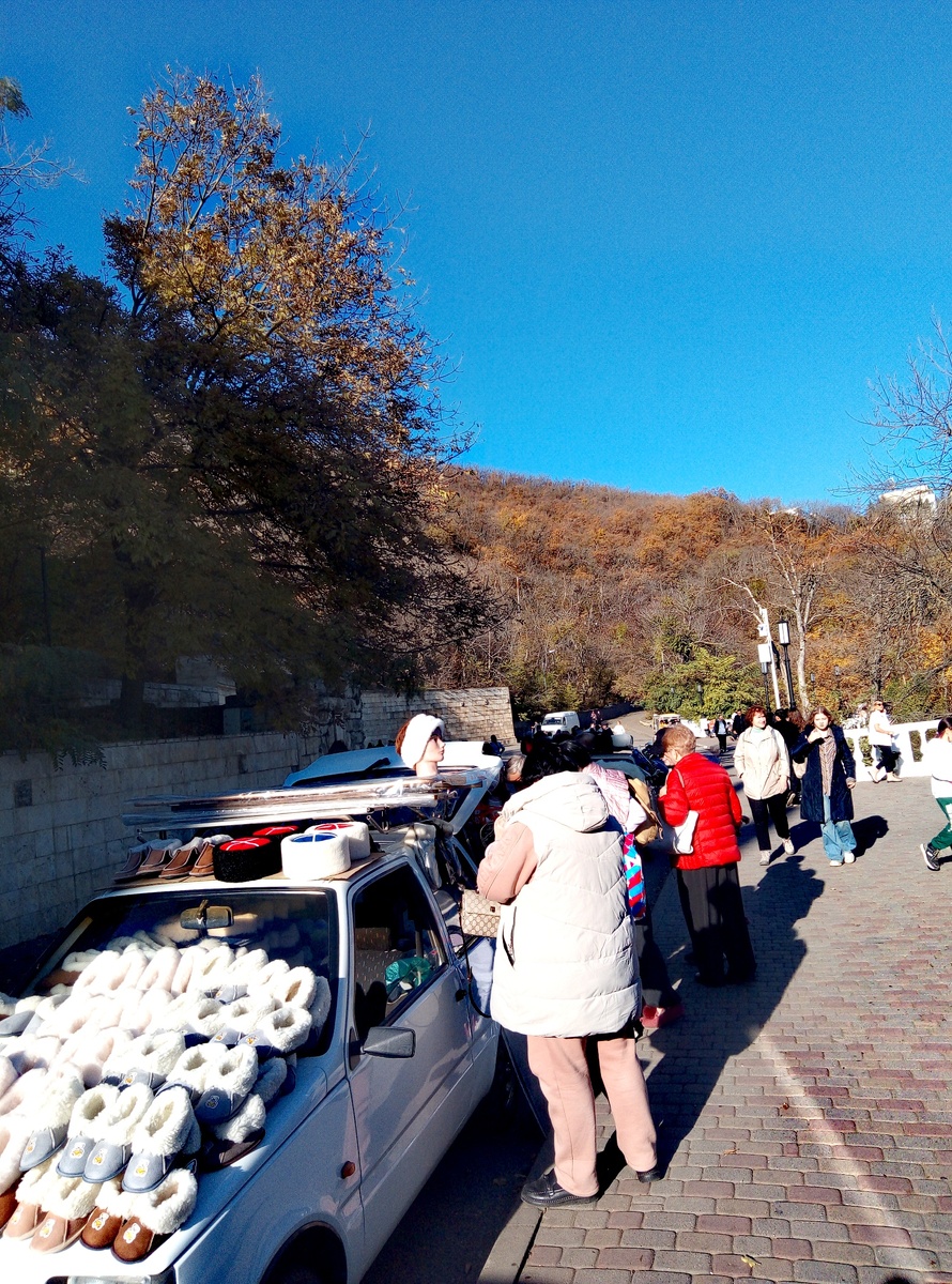  Устроили рынок... Для кого-то проезд закрыт, а для кого-то деньги снимают все запреты!