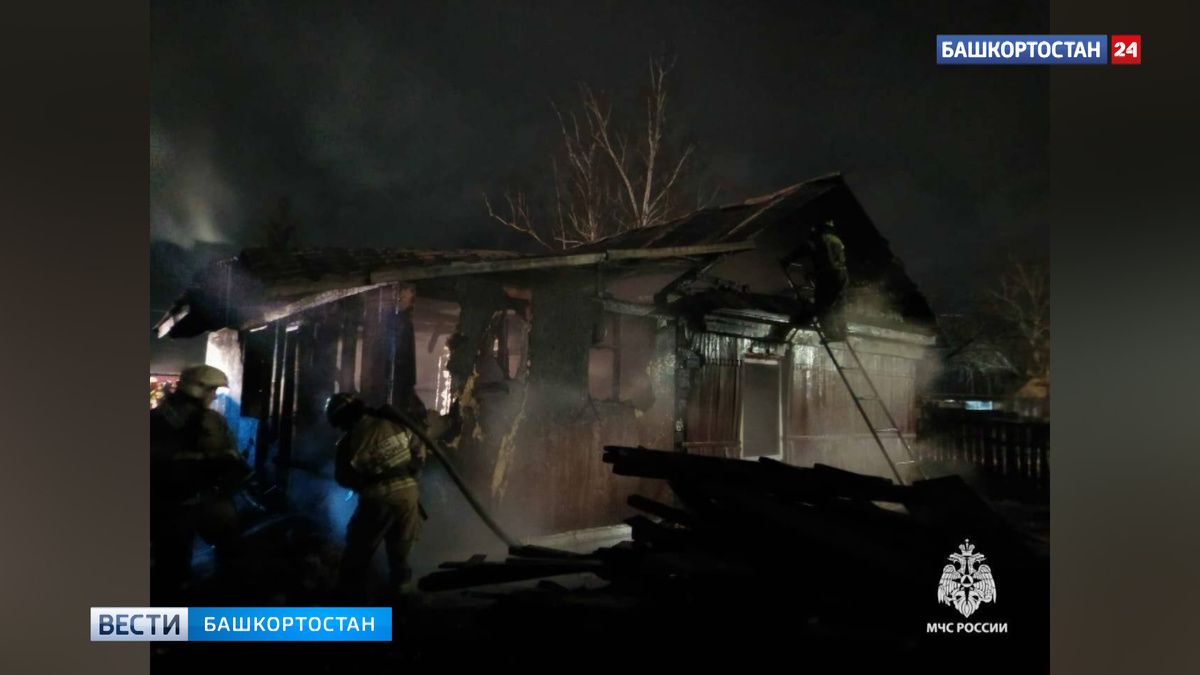    Трое взрослых и ребенок спаслись из горящего частного дома в уфимской Деме